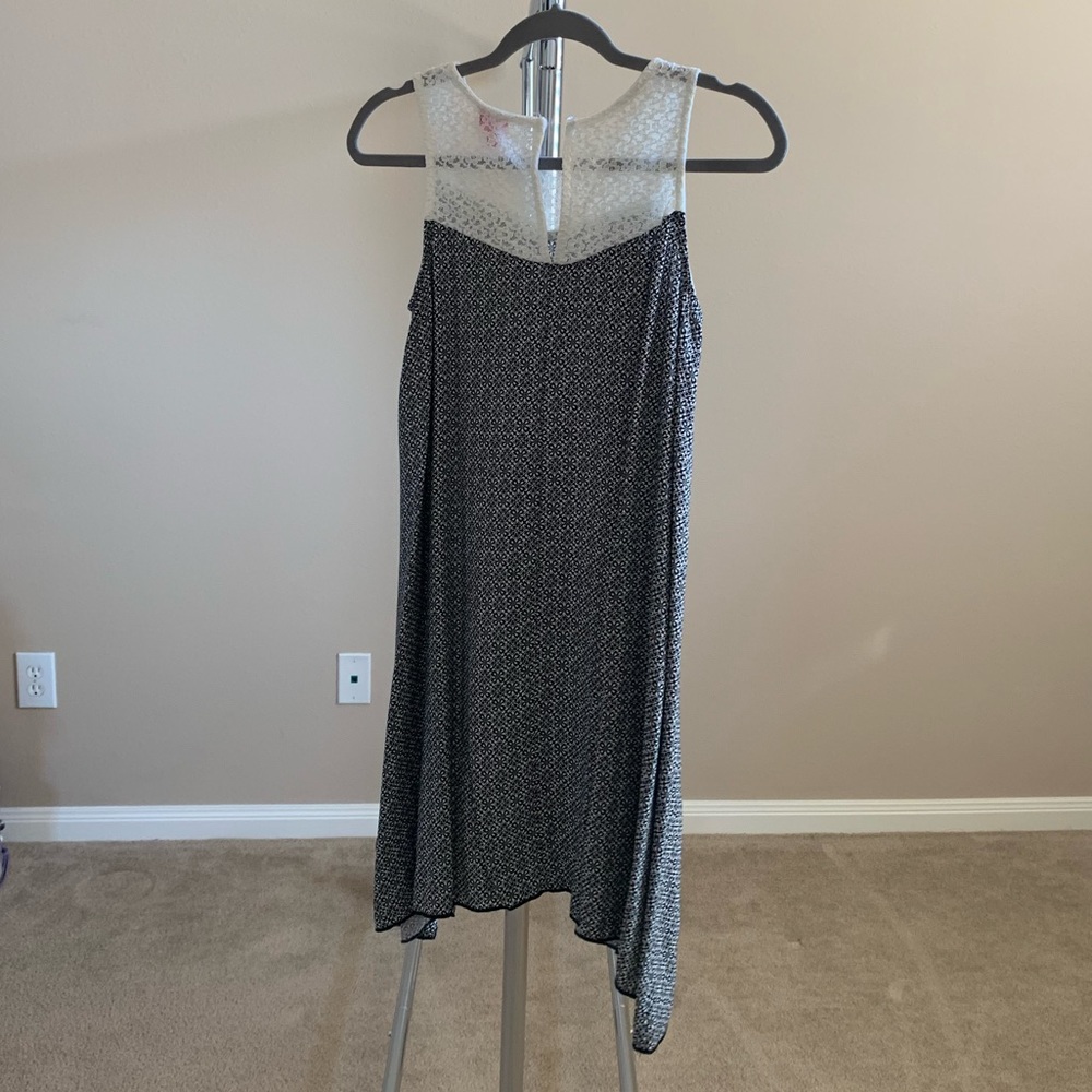 🆕Dress - Picture 2 of 3